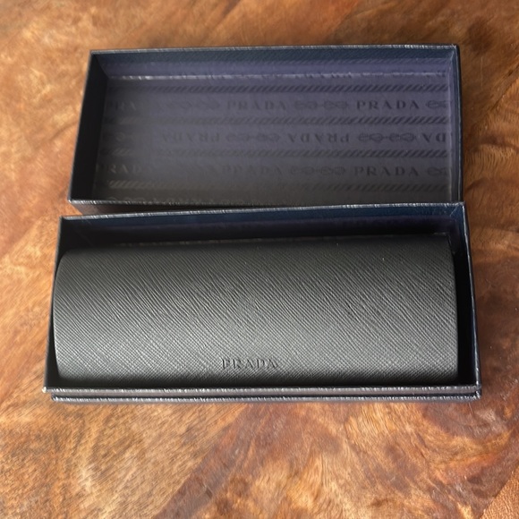 Prada glasses or sunglasses hard case navy with cleaning cloth - Picture 4 of 7